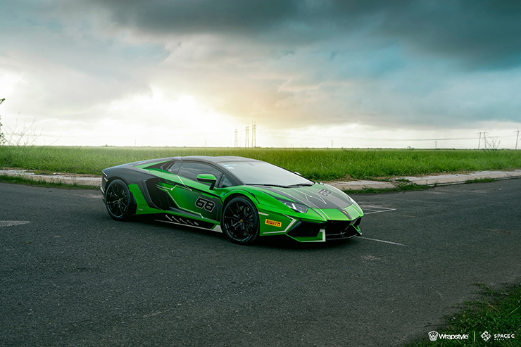 Không gì tuyệt vời hơn khi được chiêm ngưỡng những bức ảnh đầy uy lực của Lamborghini Aventador. Hãy cùng nhau khám phá những hình ảnh đỉnh cao của chiếc supercar này và cảm nhận trọn vẹn tốc độ và sức mạnh của nó.