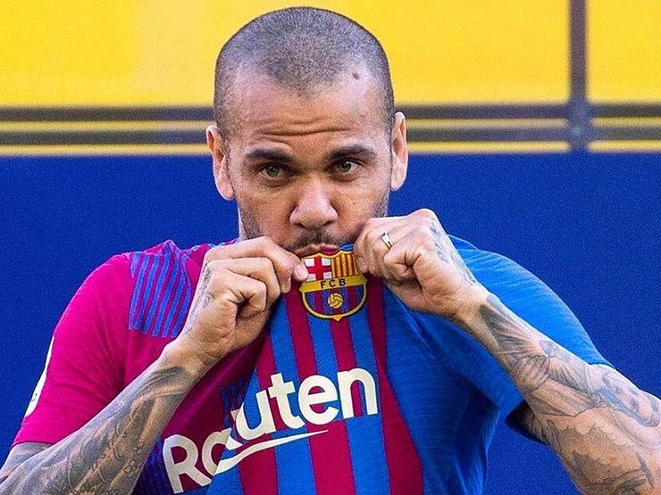 Bóng đá - Dani Alves phẫn nộ tố Barca "sống lỗi" với huyền thoại, triệu fan thất vọng