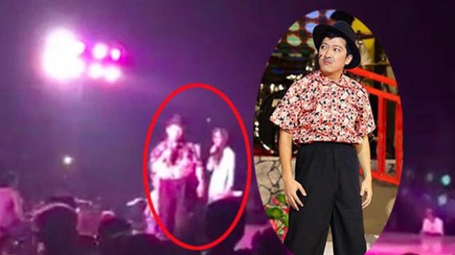 Trường Giang bức xúc khi bị khán giả ném chai nhựa lên sân khấu 