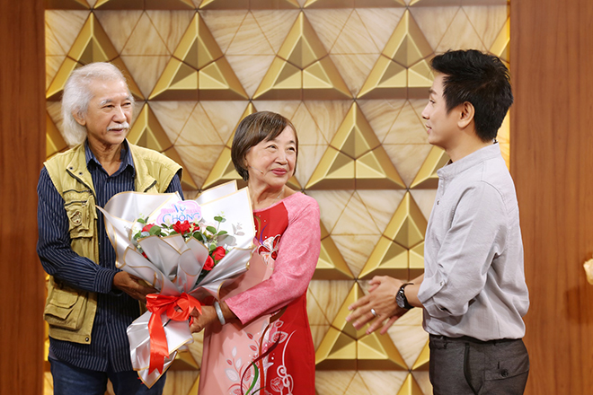 Vợ chồng U80 đi phượt bằng xe đạp khắp 4 nước khiến sao Việt rơi nước mắt - 2