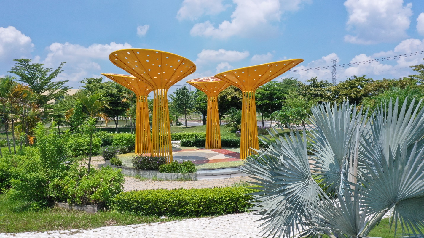 Công viên nội khu với mảng xanh rộng khắp đã được hoàn thiện tại dự án