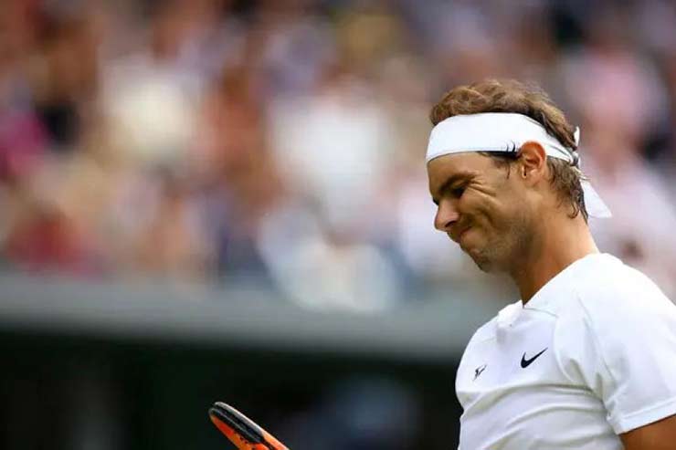 Nadal đã không thi đấu bán kết Wimbledon do chấn thương cơ bụng