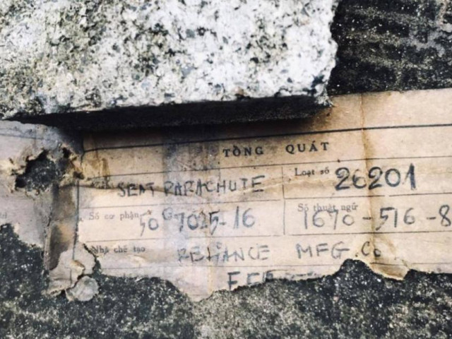 Tin tức trong ngày - Cận cảnh các vật thể trong vụ phát hiện xác máy bay Mỹ ở Trà Vinh