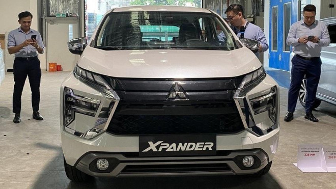 Mitsubishi Xpander bất ngờ từ giã 'ngôi vương' doanh số - 1