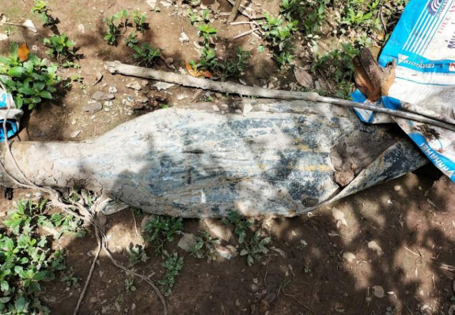 Sau khi phát hiện, ông Chăm có thu gom một số vật dụng vụn để bán cho người đi mua phế liệu bằng ghe trên sông được 1,7 triệu đồng.