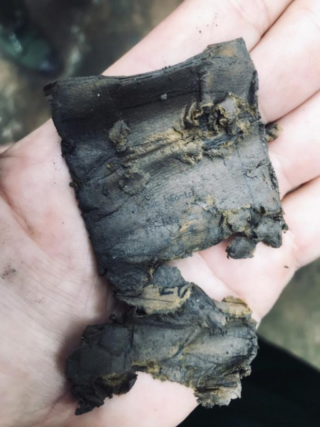 Hiện tại Ban CHQS thị xã đang quản lý một số vật dụng liên quan đến chiếc máy bay nói trên và tổng hợp báo cáo Thủ trưởng Bộ CHQS tỉnh, lãnh đạo Thị ủy, UBND thị xã nắm, để xin ý kiến chỉ đạo...