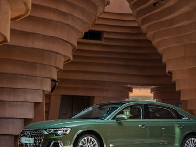 Tin tức ô tô - Dàn sedan hạng sang cỡ lớn nổi bật tại Việt Nam