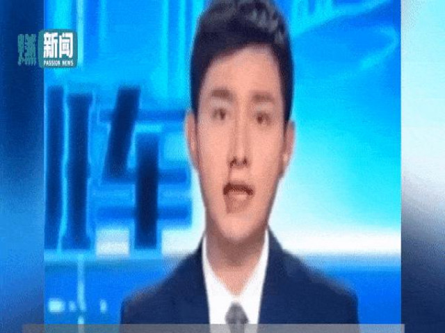 Phi thường - kỳ quặc - Đang dẫn chương trình thời sự, nam MC bất ngờ bị chảy máu mũi và màn xử lý xuất sắc