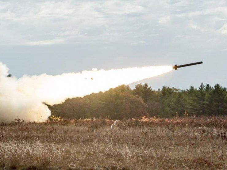 Vì sao pháo M142 HIMARS có thể liên tục đốt cháy các kho quân sự của Nga