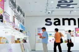 Kinh doanh - Ngược đời: Cửa hàng chỉ tặng đồ miễn phí cho khách mà kiếm bộn tiền