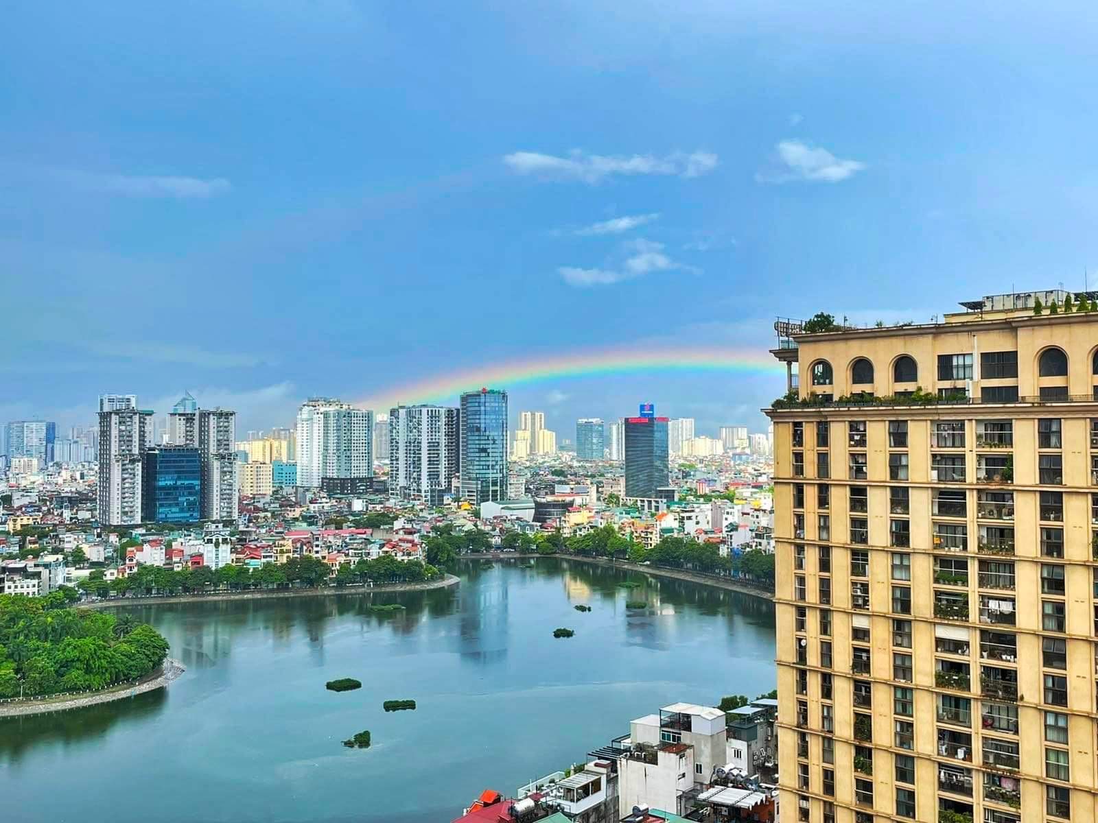 Hiện tượng lạ xuất hiện ở Hà Nội tạo cảnh sắc tuyệt đẹp - 3