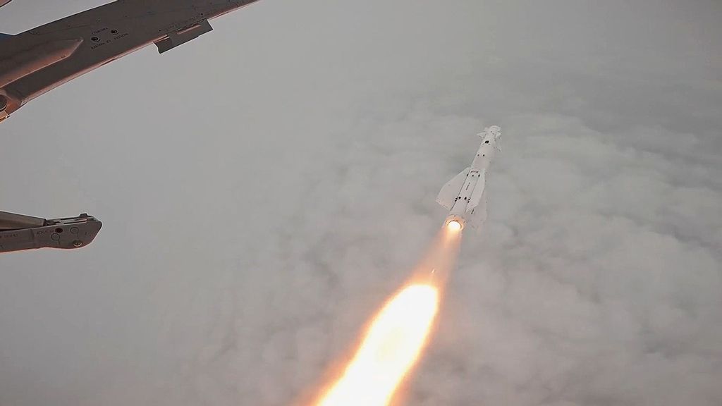Chiến đấu cơ Su-34 của Nga phóng tên lửa trong chiến dịch quân sự ở Ukraine hồi tháng 4.2022.