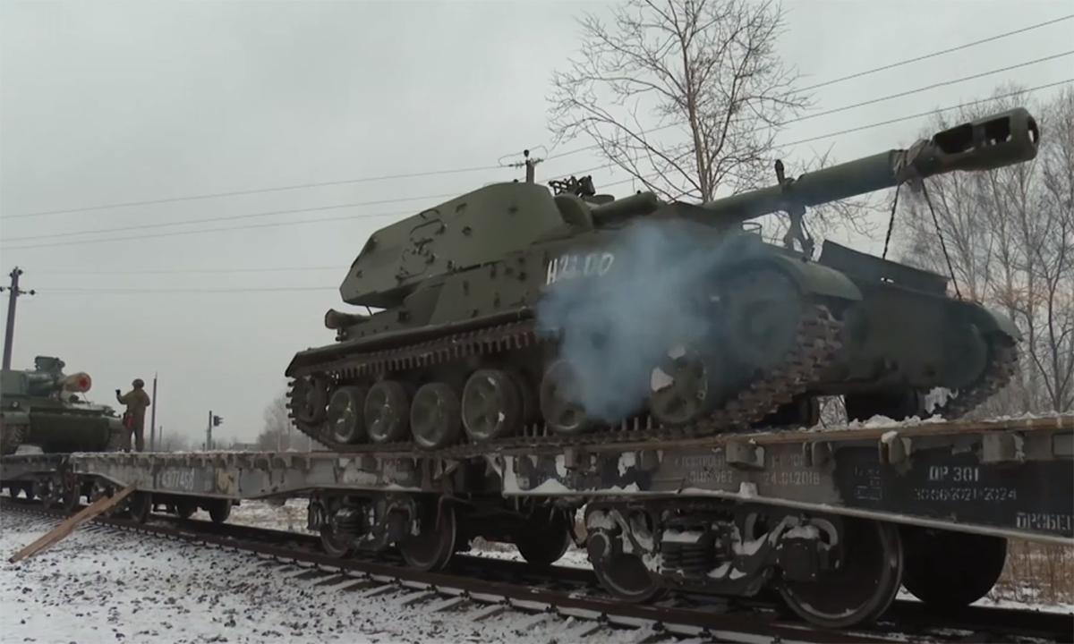 Về mặt lý thuyết, quân Nga có thể sử
dụng phương tiện vận tải bánh lốp để chuyển đạn thay vì đường sắt.
Nhưng có vẻ như họ đang thiếu xe tải.