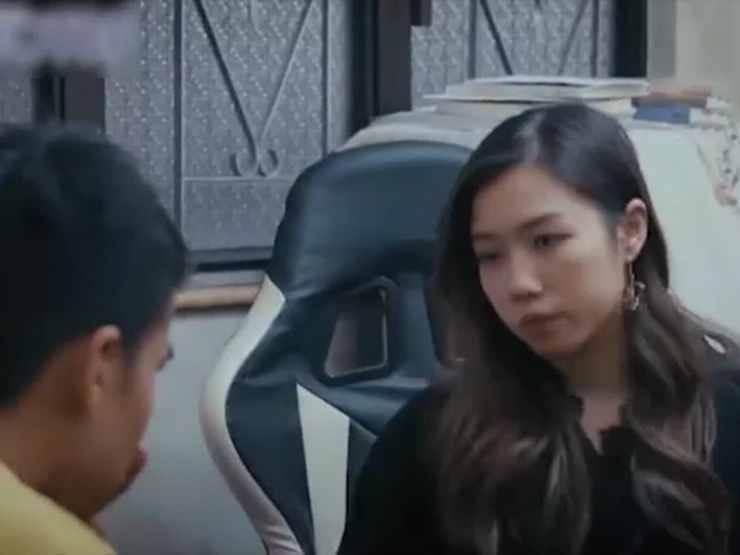 Clip hài hước - Cái nhìn khác lạ của bạn gái khiến anh chàng phải khai hết mọi thứ