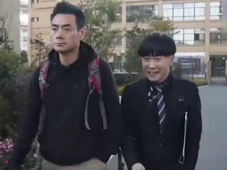 Clip hài hước - Anh chàng tiếp thị đa năng, khách muốn gì cũng có