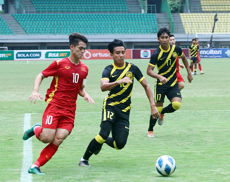 U19 Việt Nam bất ngờ để thua 0-3 trước U19 Malaysia chiều ngày 13/7.