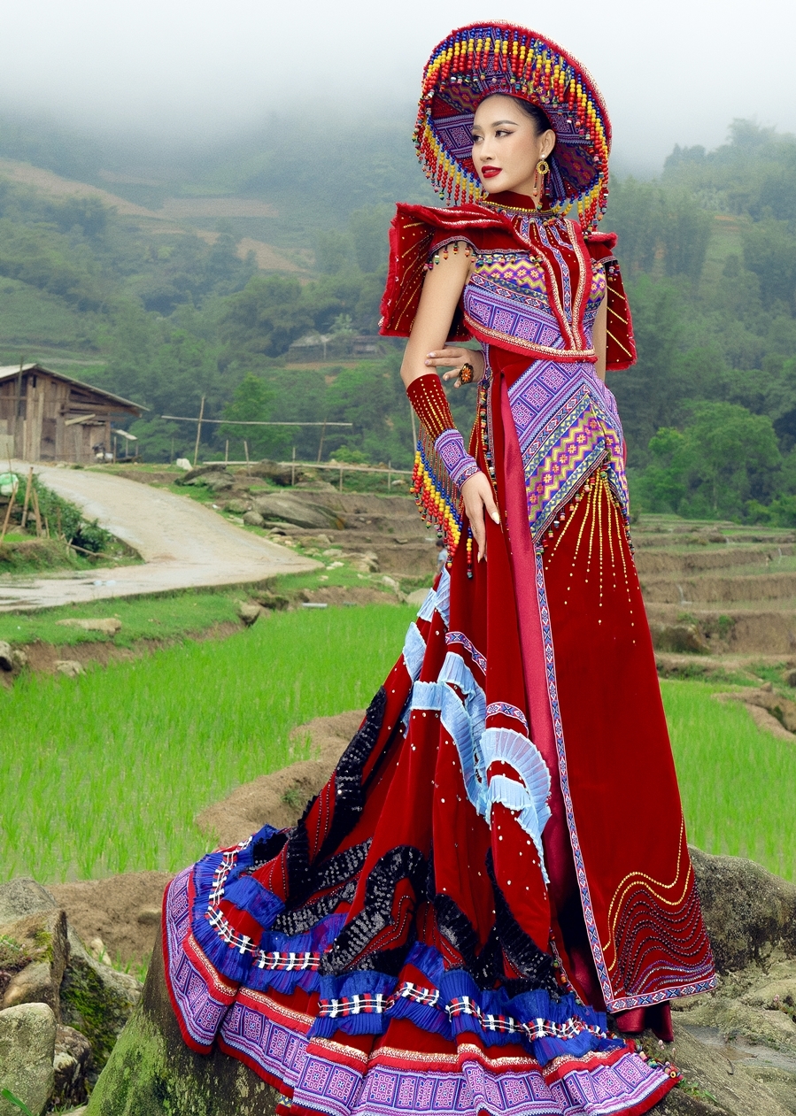 Hoa khôi Đoàn Hồng Trang mặc váy đấu giá, thu về 300 triệu đồng - 3