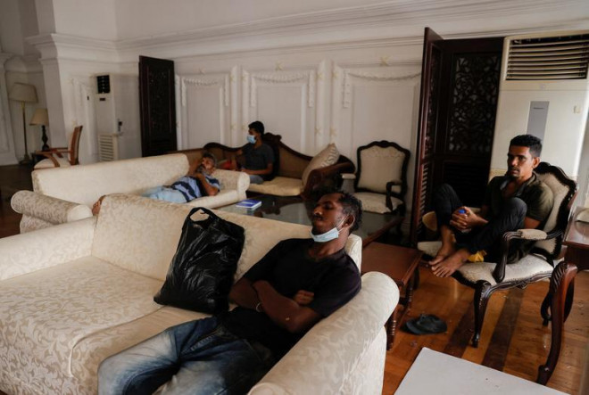 Nhiều người đã tận dụng quãng thời
gian ít ỏi này để trải nghiệm cuộc sống xa hoa bên trong Dinh Tổng
thống