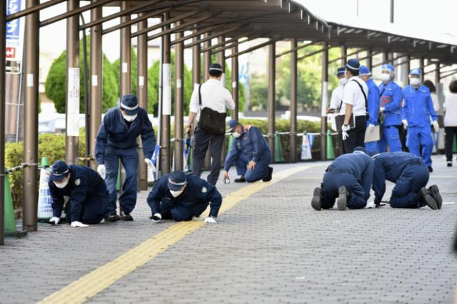 Các nhà điều tra tại hiện trường vụ ám sát ông Abe hôm 13-7. Ảnh: Kyodo News