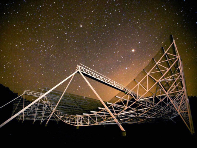 CHIME, một trong những hệ thống kính viễn vọng vô tuyến mạnh nhất thế giới - Ảnh: CHIME