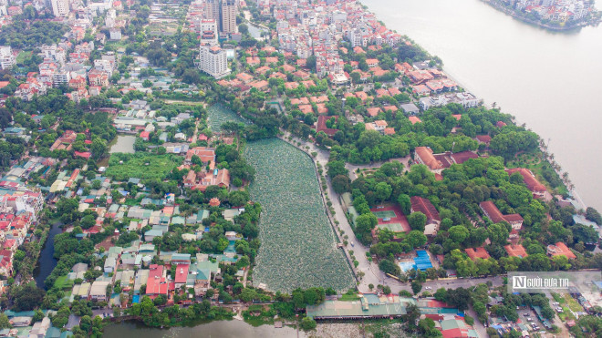 Theo Phó Chủ tịch UBND quận Tây Hồ, công trình nhà hát này được xây dựng ở khu vực hồ Đầm Trị nhưng không ảnh hưởng nhiều đến phần diện tích mặt nước và cũng không nằm trong diện tích của Hồ Tây.