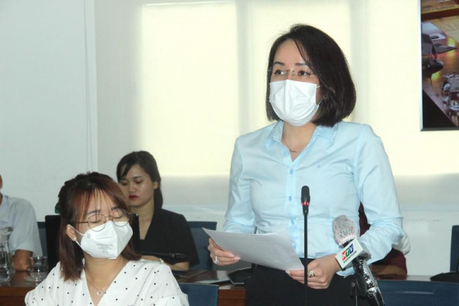 Bà Lê Thiện Quỳnh Như, Phó Chánh Văn phòng Sở Y tế TP.HCM, thông tin tại họp báo. Ảnh: LÊ THOA