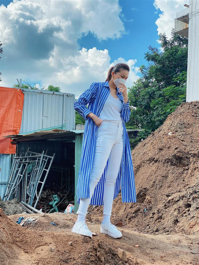 Cho tới hiện tại căn biệt thự đã xây xong,
diện tích tổng cộng lên đến 1.000m².