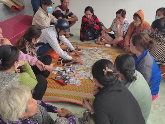 Pháp luật - 16 con bạc chui vào nhà mồ... sát phạt