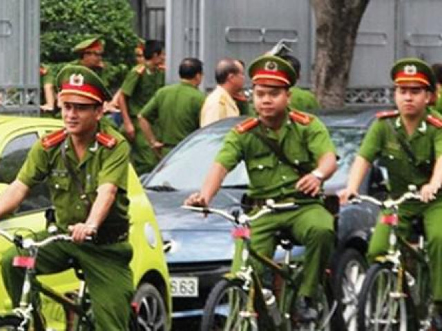 Tin tức trong ngày - Đà Nẵng: Công an không còn đạp xe tuần tra, mang tặng lại học sinh