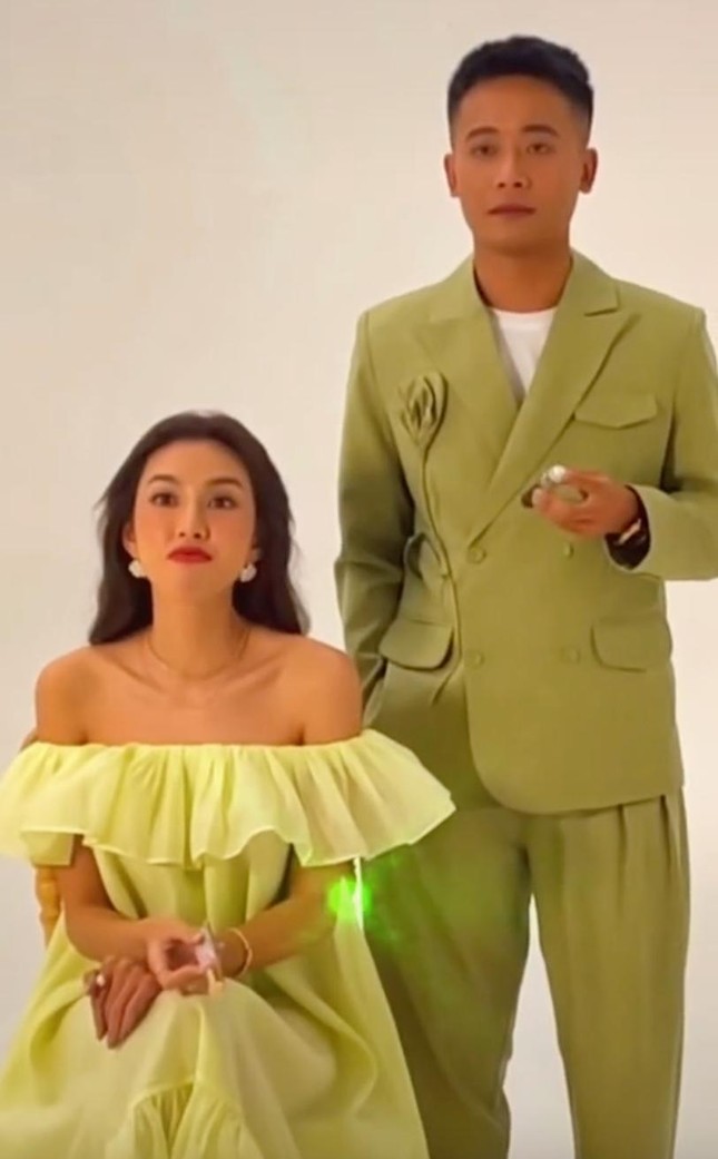 Vì sao netizen nhiệt tình "đẩy thuyền" cặp đôi Hoa hậu Thùy Tiên và Quang Linh Vlogs? - 7