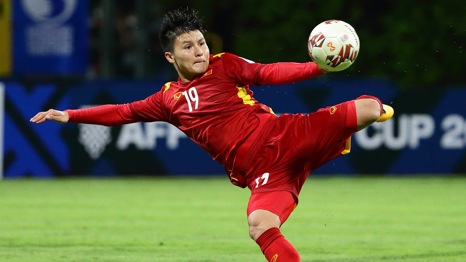 Quang Hải khao khát chinh phục bóng đá Pháp: Mơ thành công hơn &#34;Messi Thái&#34; - 17