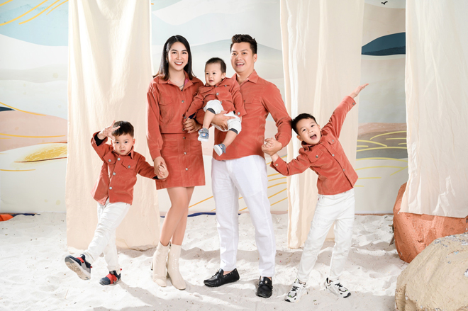 Dù chuẩn bị là bà mẹ 4 con nhưng chị Đào Thị Thoan vẫn giữ được sự tươi trẻ