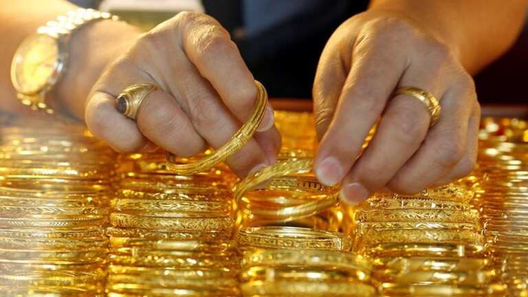 Giá vàng thế giới giảm trong khi trong nước lại tăng