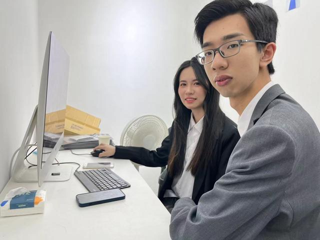 Cô và bạn trai cùng nhau khởi nghiệp.