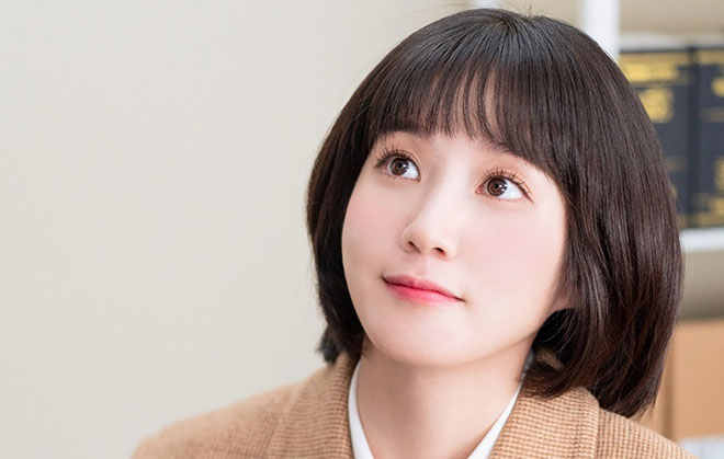 Nữ diễn viên sinh năm 1992 Park Eun Bin bùng nổ tên tuổi với vai diễn luật sư tự kỷ Young Woo.
