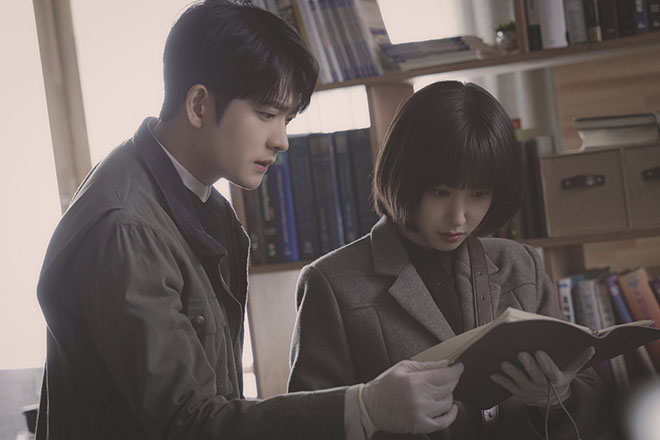 Park Eun Bin và Kang Tae Oh. Phim lên sóng mỗi tối thứ 4 và thứ 5 hàng tuần trên đài ENA Hàn Quốc và Netflix.