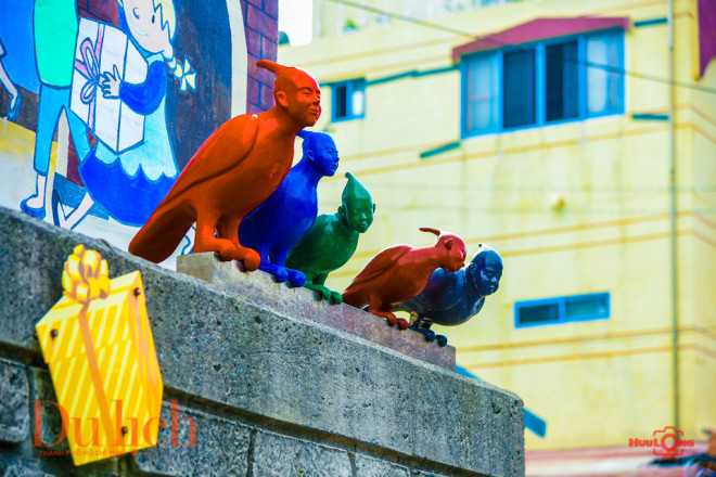 Rất nhiều các tác phẩm điêu khắc vui nhộn dọc các lối đi, bờ tường, hành lang... 