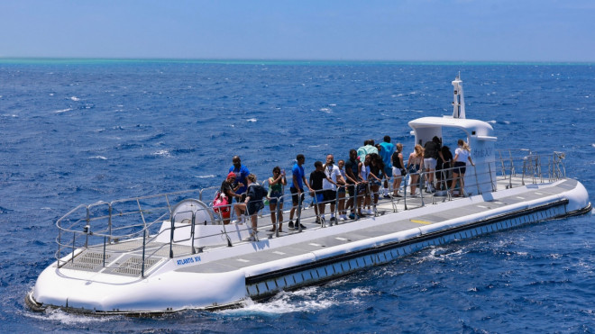 Atlantis là tàu ngầm du lịch công nghệ cao lớn nhất thế giới với sức chứa 64 khách