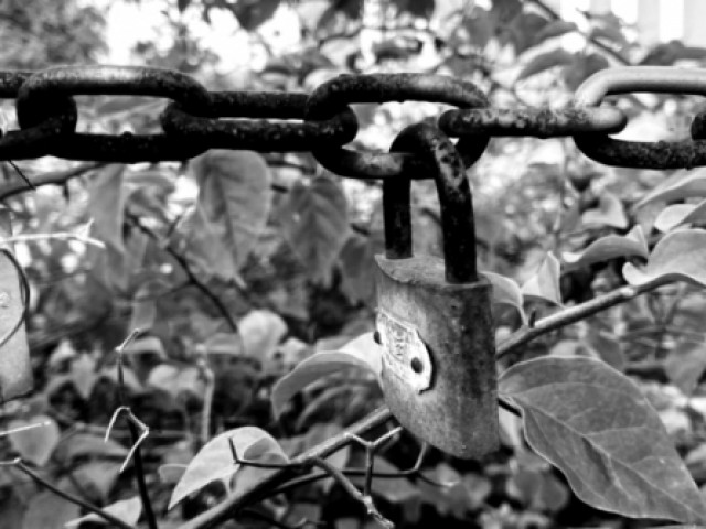 Du lịch - Những ổ khóa tình yêu bị lãng quên