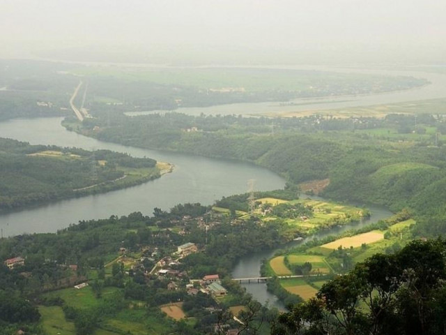 Du lịch - Vượt hơn 1.250 bậc đá chinh phục núi Thần Đinh