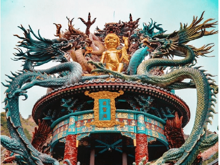 Du lịch - Choáng với ngôi chùa ngàn năm tuổi nổi tiếng với vẻ ngoài kỳ dị, bước vào chỉ thấy sợ