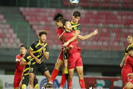 Video bóng đá U19 Malaysia - U19 Lào: "Thủy chiến" rực lửa, đăng quang xứng đáng (U19 Đông Nam Á)