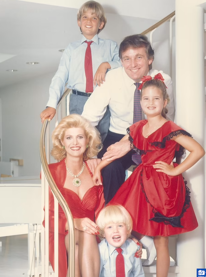 Gia đình 5 người của bà Ivana Trump cùng ông Donald Trump.