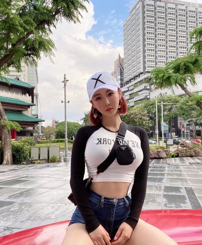 Người đẹp xứ Kim chi được ưu ái giới thiệu trong chương trình "Những cô gái võ thuật hấp dẫn nhất MMA châu Á" vào năm 2017.
