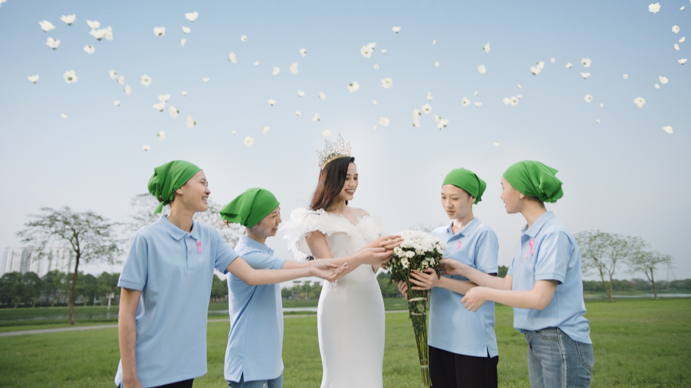 Hoa hậu Đỗ Thị Hà đồng hành cùng bệnh viện thẩm mỹ Thu Cúc trong các dự án cộng đồng