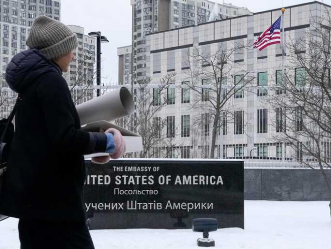 Đại sứ quán Mỹ ở thủ đô Kiev - Ukraine. Ảnh: AP