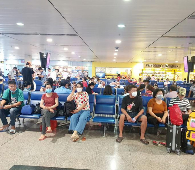 Một trong những nỗi lo của hành khách là tình trạng chậm, hủy chuyến khá thường xuyên tại các sân bay