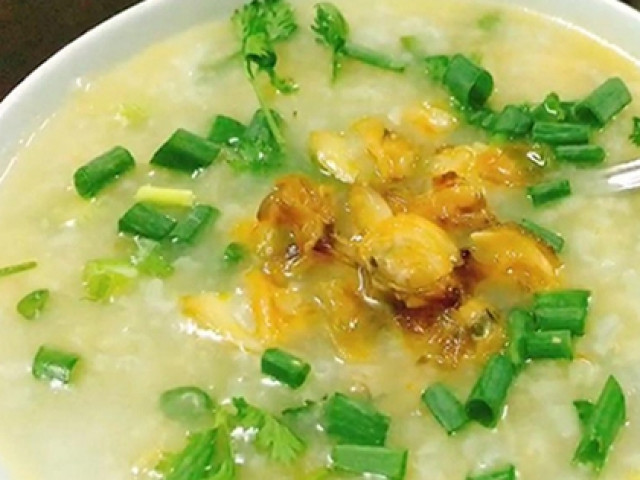 Ẩm thực - Bát cơm nguội với những thứ dễ kiếm, dễ làm nấu thành nồi cháo ngao, hải sản ngon miệng