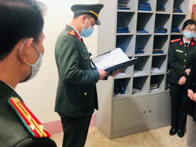 Tin tức trong ngày - 20 cán bộ tại nhiều sở ngành, văn phòng UBND tỉnh câu kết mua bán đề thi là những ai?