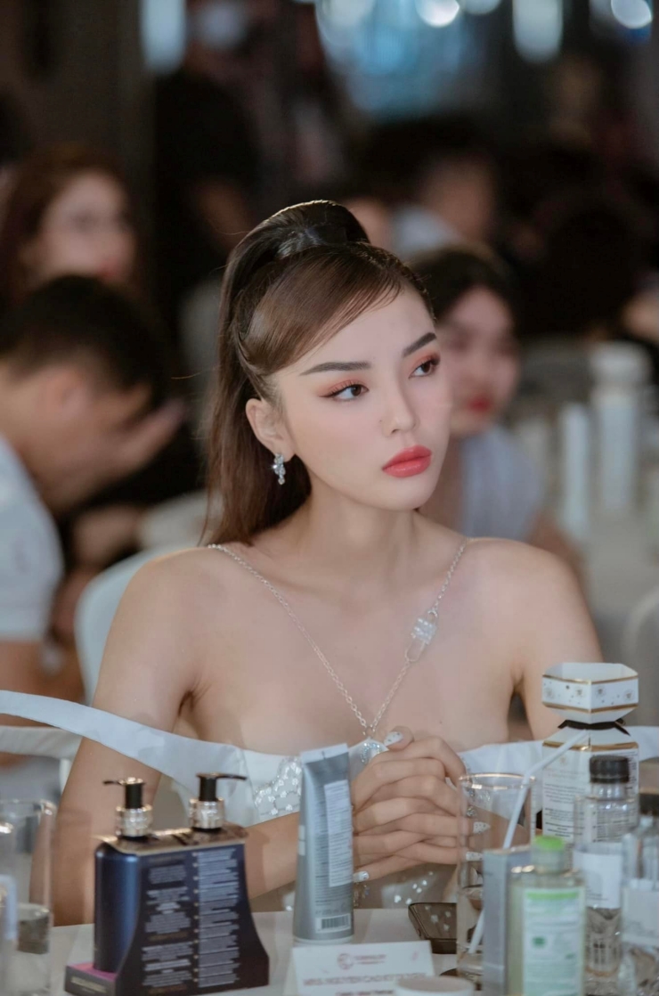 Nguyễn Cao Kỳ Duyên đăng quang hoa hậu Việt Nam 2014. 8 năm kể từ đó người đẹp không ngừng hoàn thiện bản thân. 
